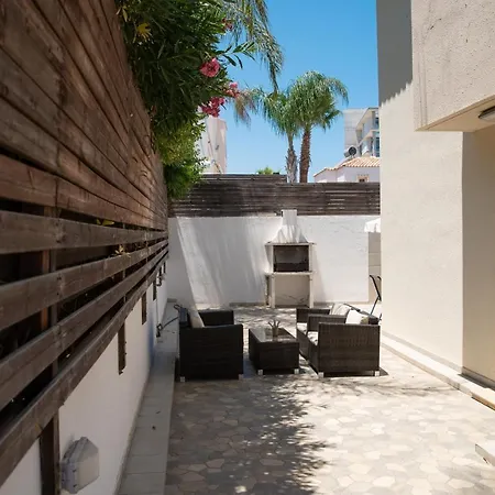 Fig Tree Ekaterina 3 Bdrm * Protarász