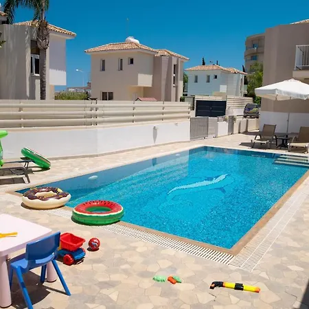 Fig Tree Ekaterina 3 Bdrm * Protarász