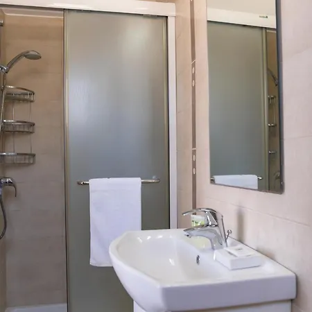 Villa Fig Tree Ekaterina 3 Bdrm Protarász