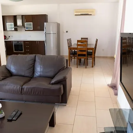 Fig Tree Ekaterina 3 Bdrm * Protarász
