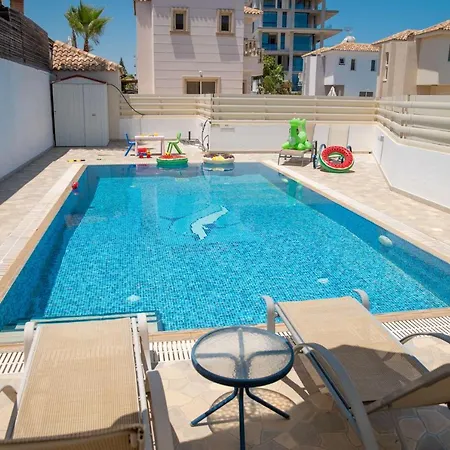 Fig Tree Ekaterina 3 Bdrm Vilă