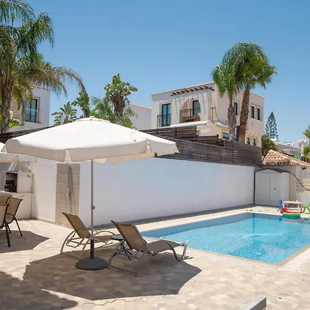 Fig Tree Ekaterina 3 Bdrm Protarász